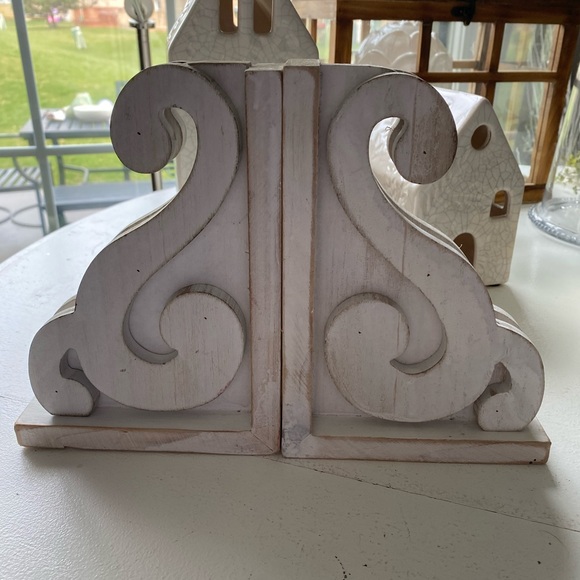 Ivory/White wood bookends - Picture 6 of 8